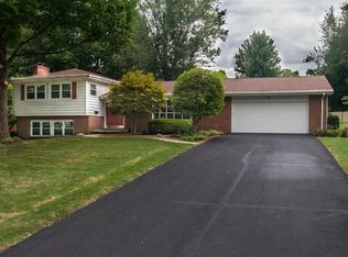 27 Country Club Dr, Danville, IL 61832