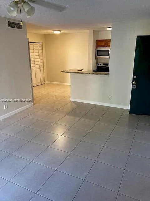 Lakes Of Jacaranda Condo — Photo 2