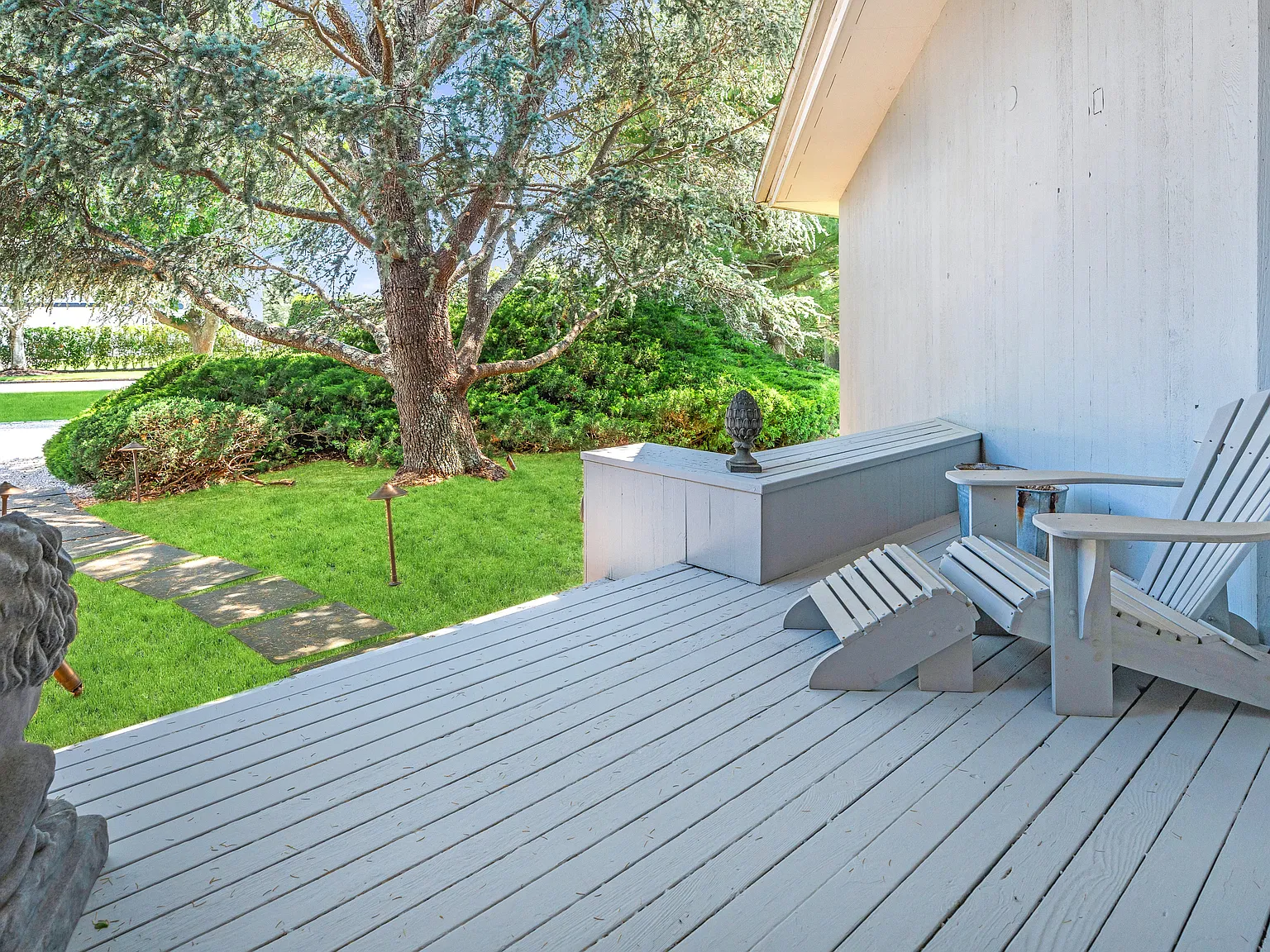 Modern And Ideally Located — Photo 3