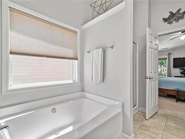 5825 Weddington Dr — Photo 23