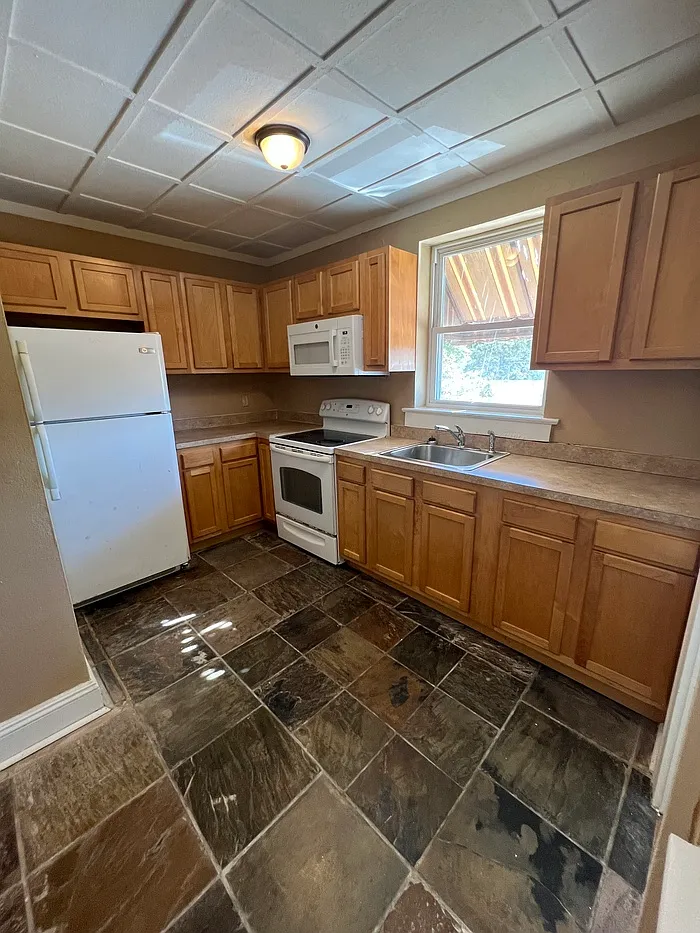 1 bed, 1.0 bath, 650 sqft, $600 — Photo 2