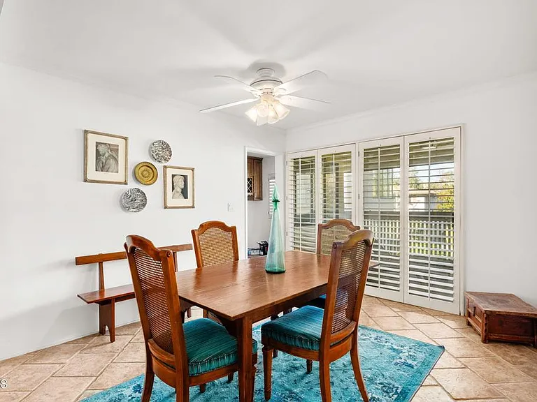 945 S Orange Grove Blvd #E — Photo 11