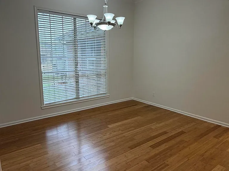 103 Kirkwood Ln — Photo 2
