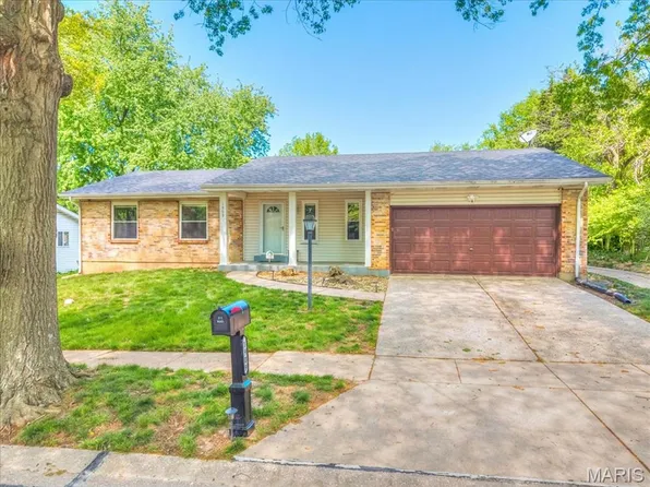 1909 Lakeheights Ln, Saint Louis, MO 63138