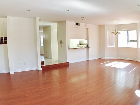 2nd image of 544 W Doran St Unit 4