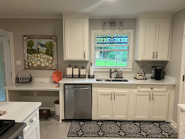 109 Stewart Dr — Photo 9