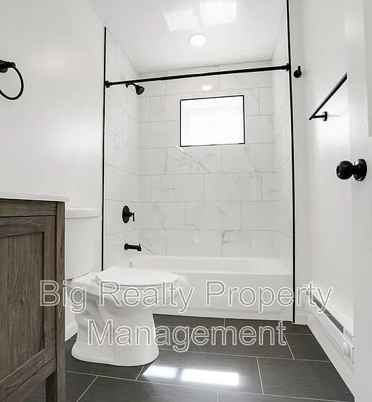 228 Bridge St #2 — Photo 15