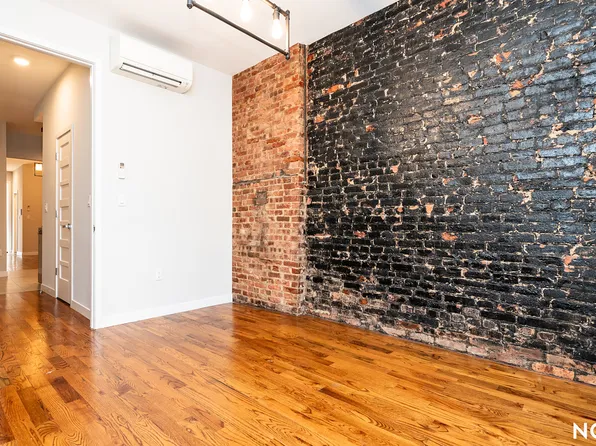 1553 De Kalb Avenue image 11 of 18