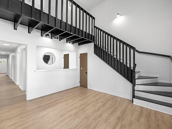2nd image of 835 Clubside Dr