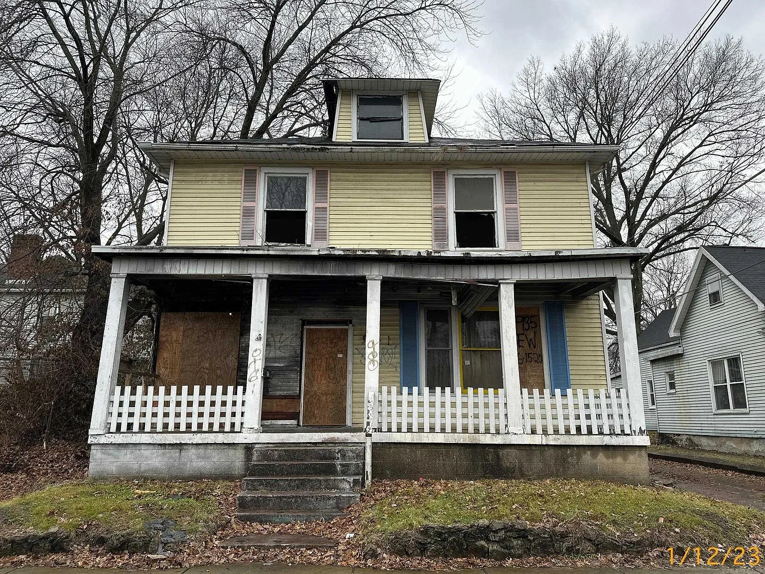 935 S Governor St photo 1