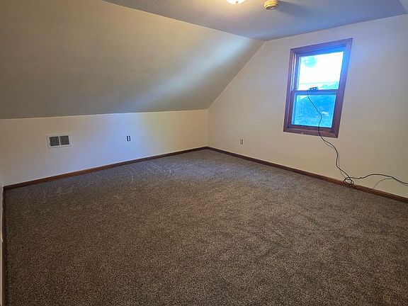 4th image of 901 S 5th St