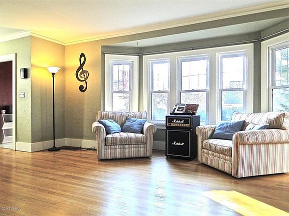 2421 S Rose St Living Room