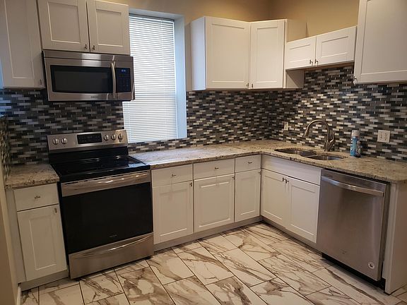 3rd image of 5762 Theodosia Ave #5762