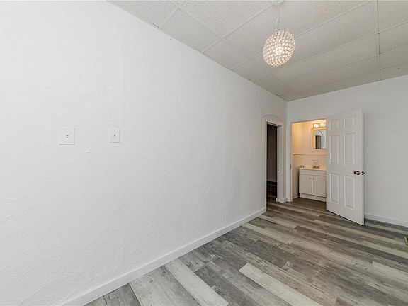 3rd image of 422 Wilmington Ave