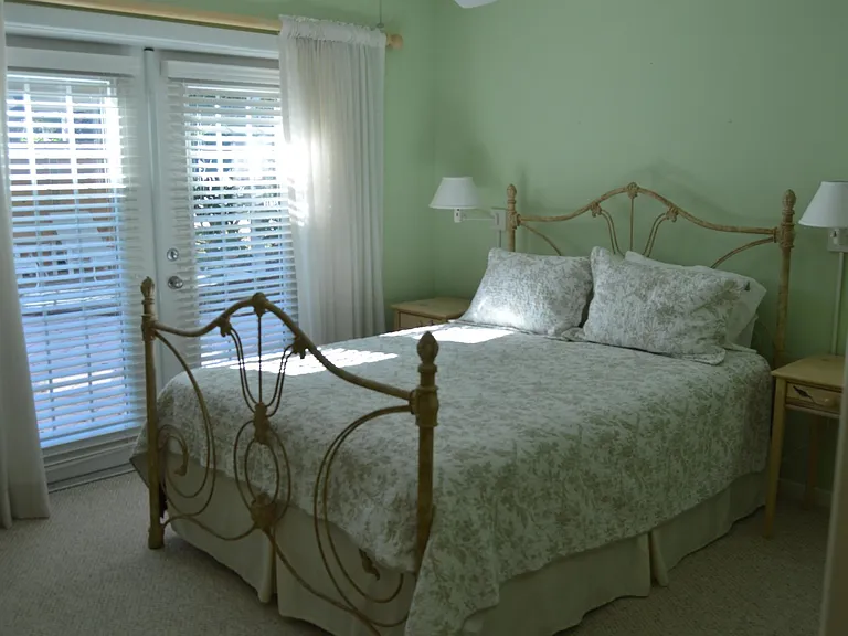 Queen Bedroom