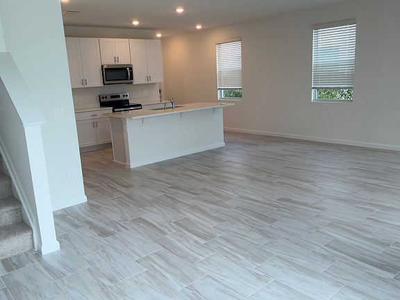 5th image of 568 Salisbury Cir
