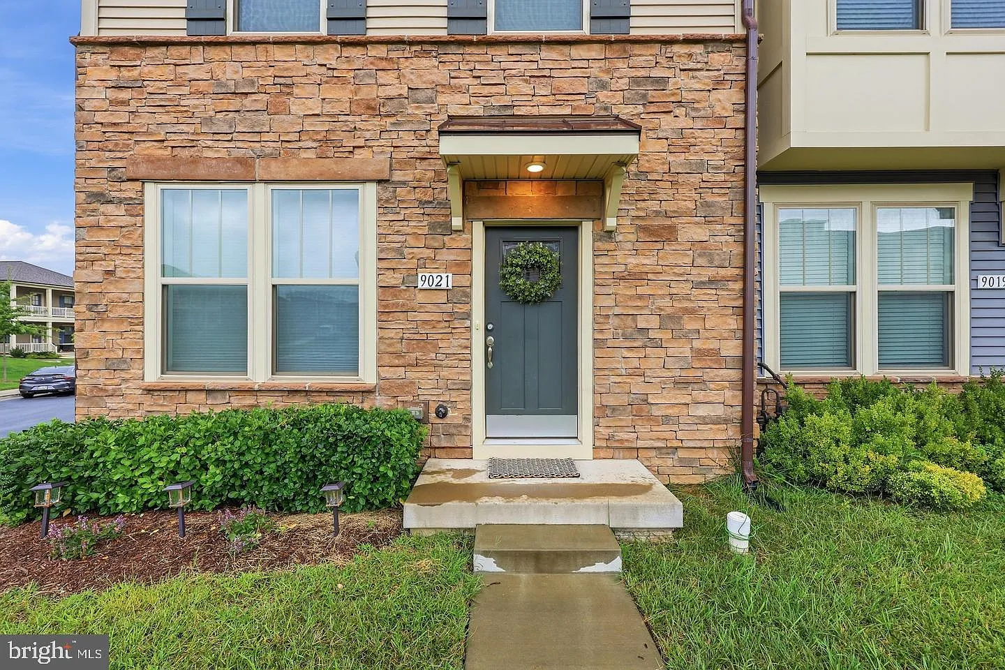 4 bed, 3.5 bath, 2000 sqft, $2,900 — Photo 2