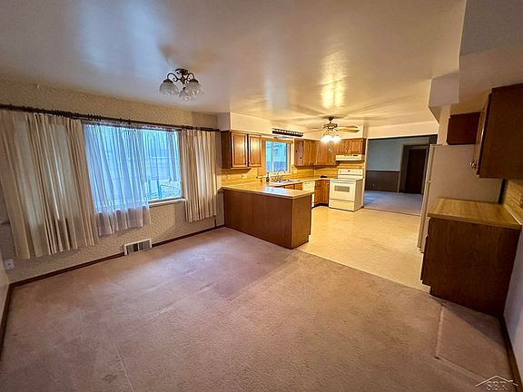 4th image of 76 Cedar Dr