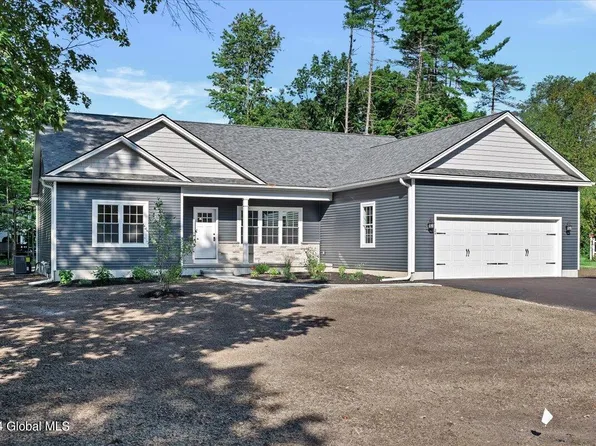 24 Algonquin Drive, Queensbury, NY 12804