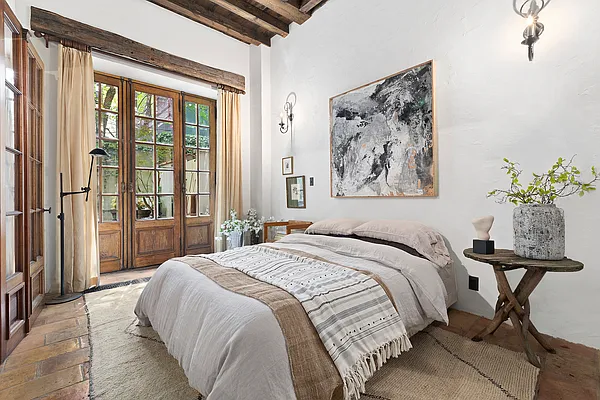 Sold by Compass | media 22