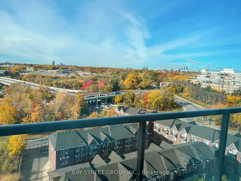 105 The Queensway #1008 — Photo 22