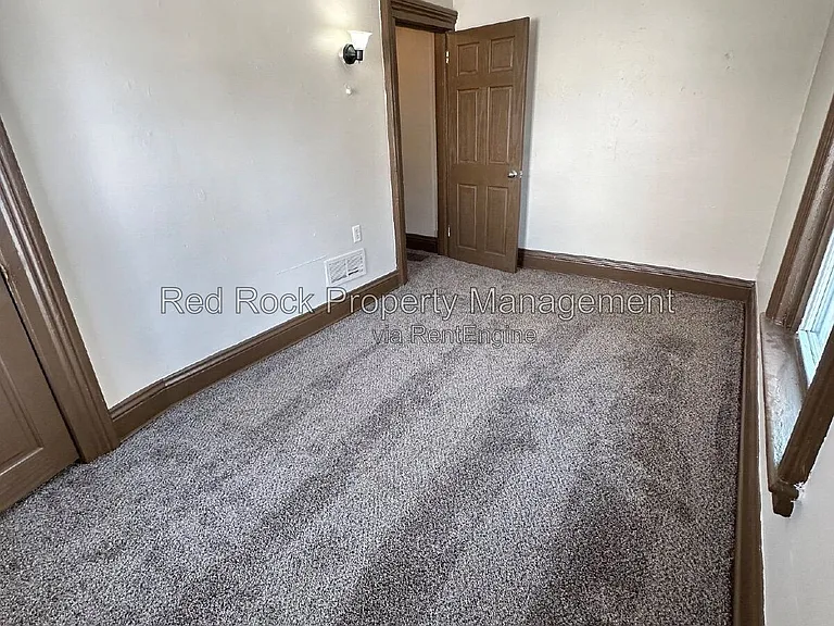 171 1/2 Linn St — Photo 9