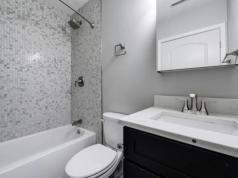 2814 N Sheffield Ave #1N — Photo 16