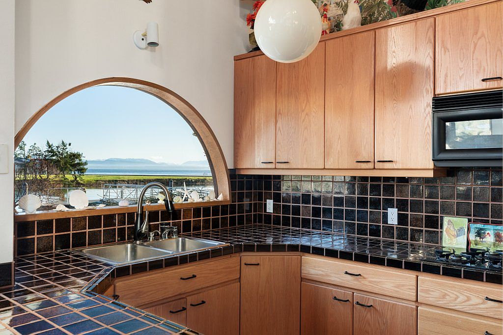 Oak Harbor, WA 98277