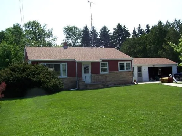 5825 Cth Cres #R, Manitowoc, WI 54220