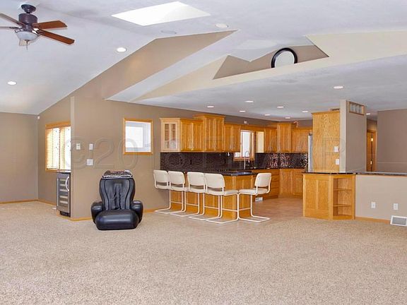 4th image of 420 Southwood Dr