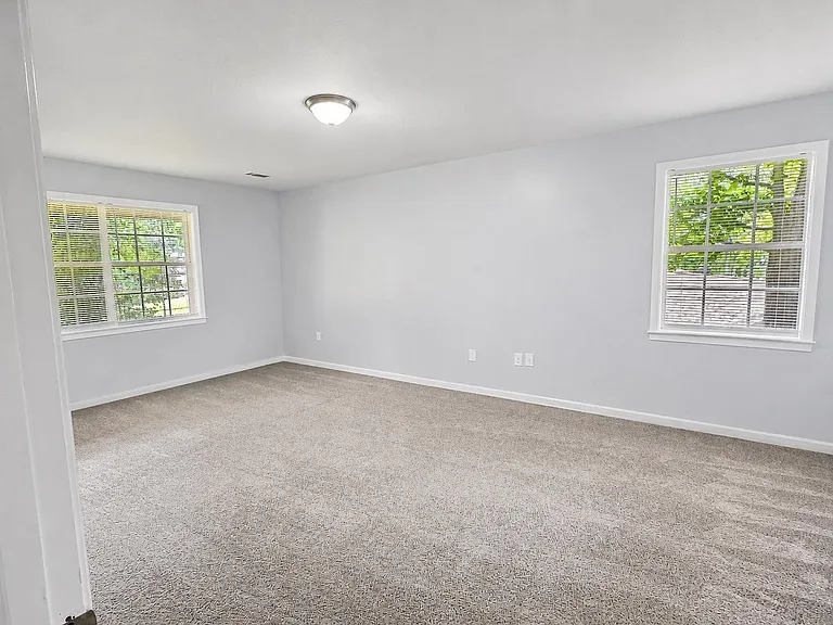 1562 Holly Hill Dr — Photo 9