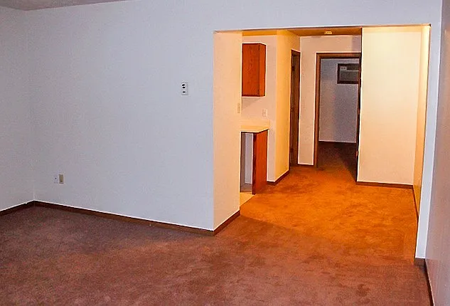 RARE VACANCY: Great 1 BR Apartment in a Great Complex - Most Convenient Location! — Photo 6