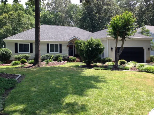 2705 Saint Charles Ave, Virginia Beach, VA 23456