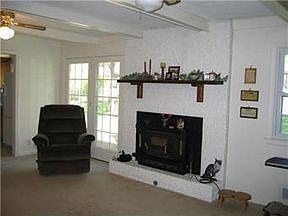 4th image of 406 NW Lincolnwood Dr