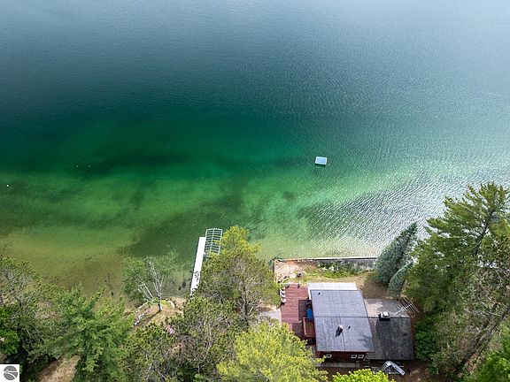 3rd image of 10582 N Twin Lake Rd NE