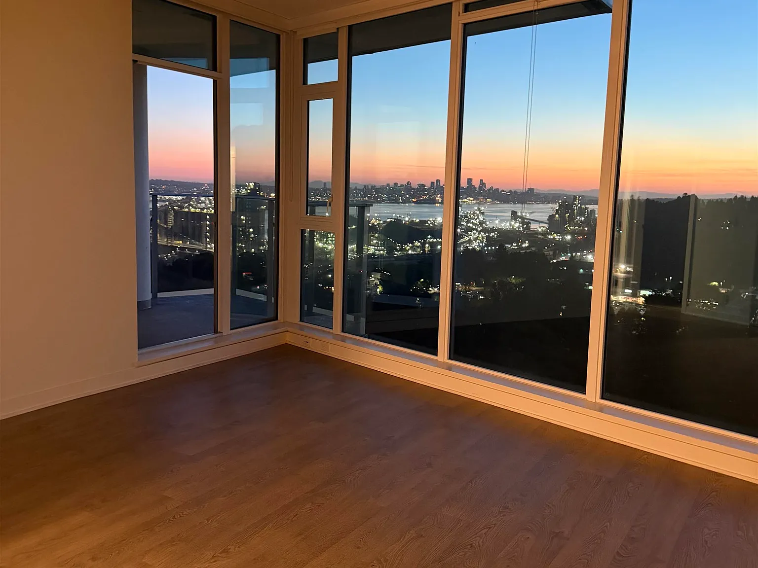 2 bed, 945 sqft, $3,800 — Photo 2