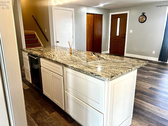 4th image of 2912 Park Ln