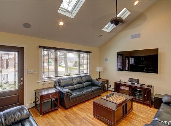 5th image of 528 Fenimore Ave