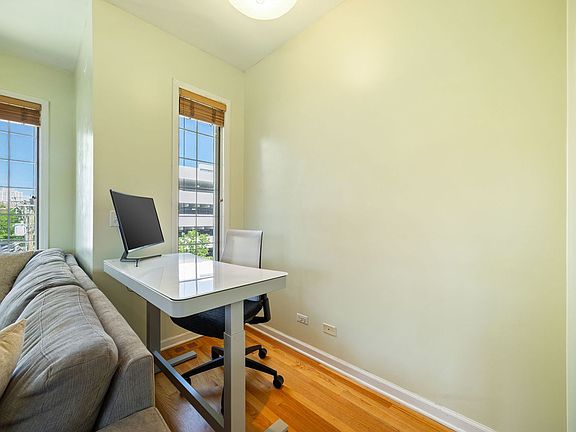 5th image of 825 W Eastwood Ave APT 3W