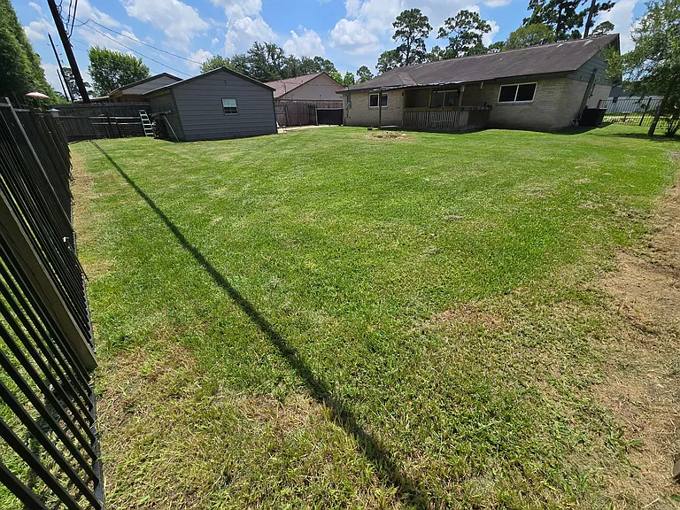 9819 Forest Hollow Dr — Photo 4