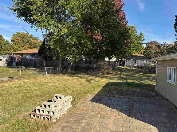 3rd image of 1115 Winthrop Ln