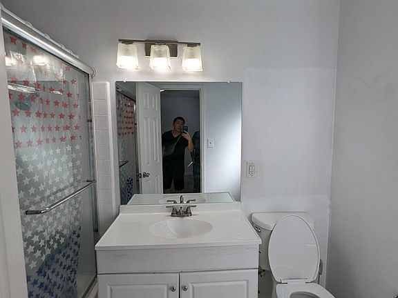 4th image of 677 Iris Ave #26