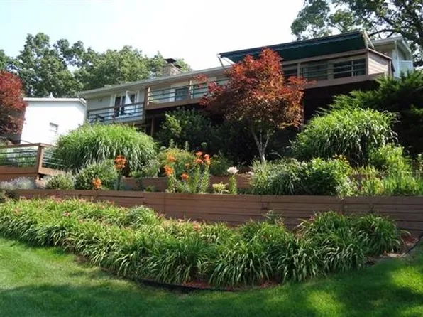 651 W Wedgewood Dr, Muskegon, MI 49445