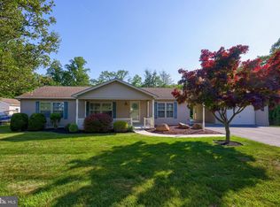 1056 Hemlock Cir, Manheim, PA 17545