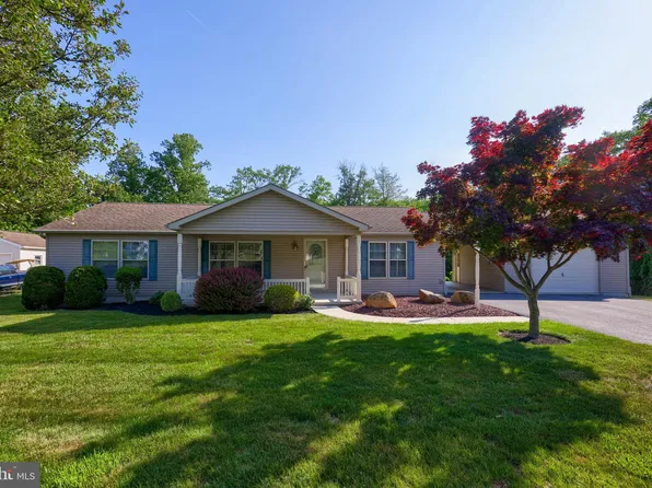 1056 Hemlock Cir, Manheim, PA 17545