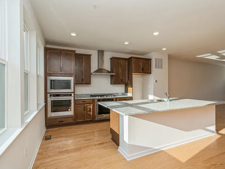 103 Vaughn Dr — Photo 4