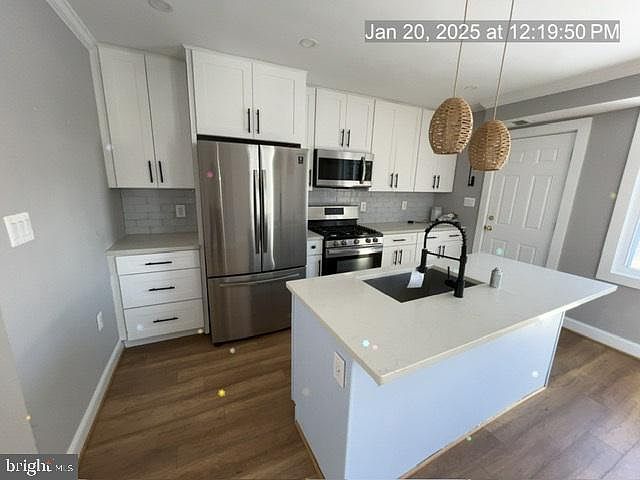 2nd image of 252 Oakwood St SE