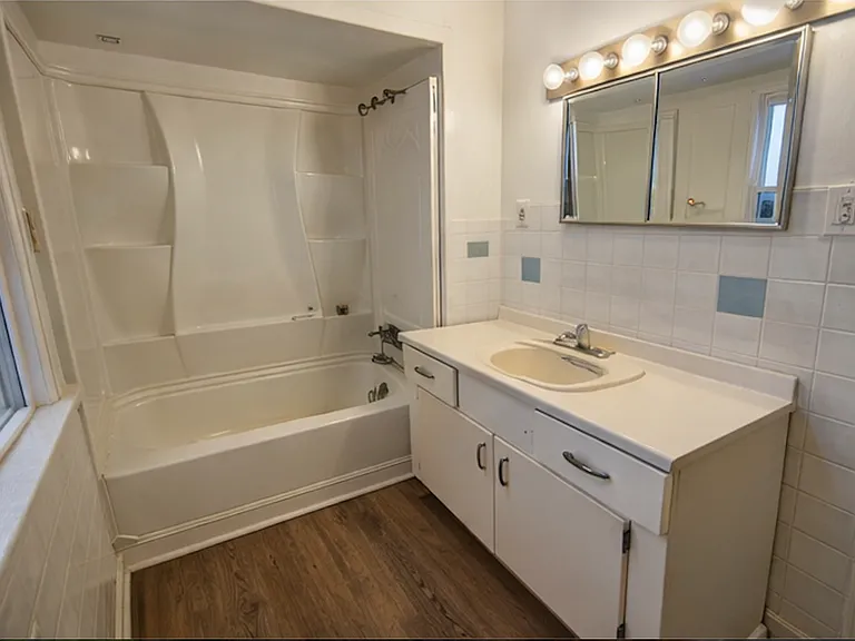 740 Large Ave — Photo 3