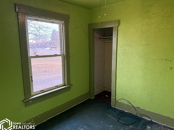 4th image of 209 E Veterans Rd