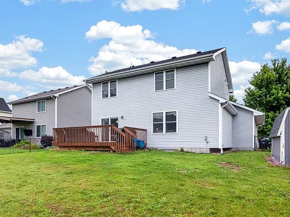 4th image of 860 SE Harper Dr